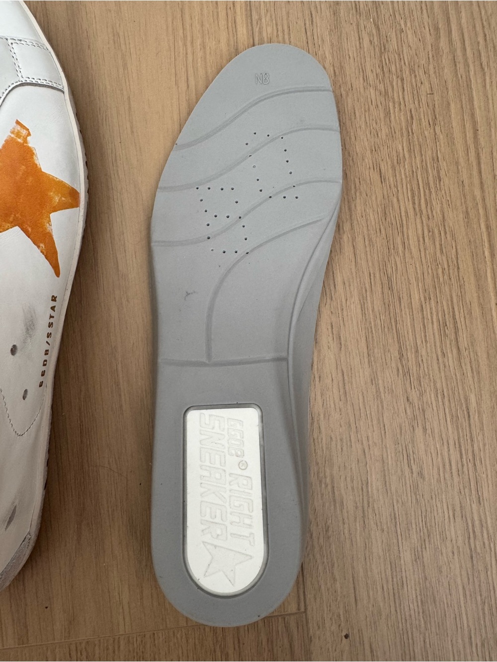 Golden Goose Men’s White Leather Sneakers with Orange Star and Gray Laces - Picture 6 of 6